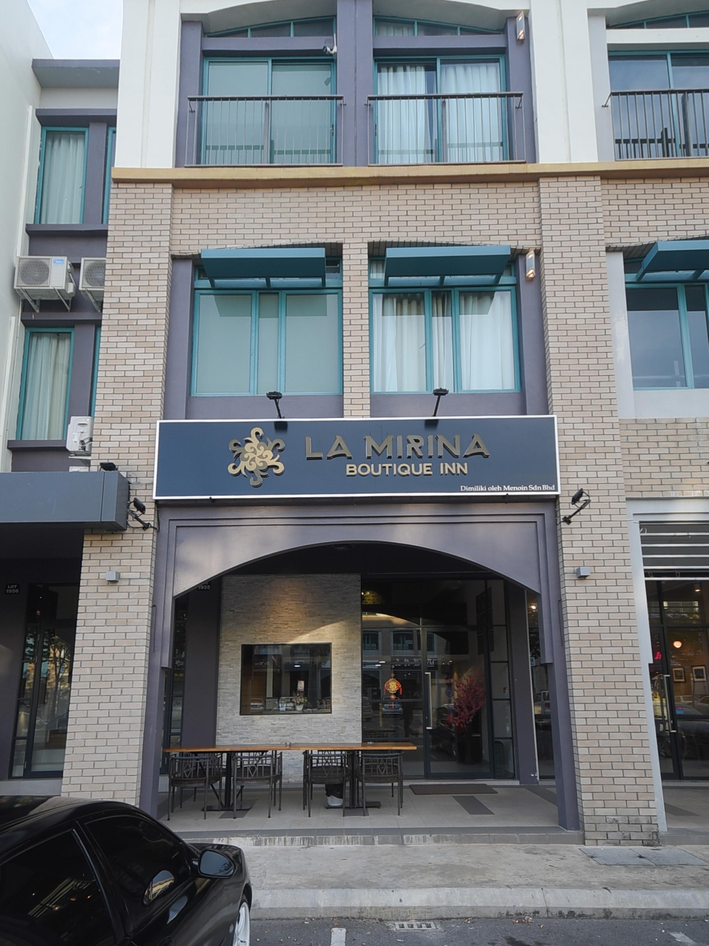 OYO 1023 La Mirina Boutique Inn Extérieur photo